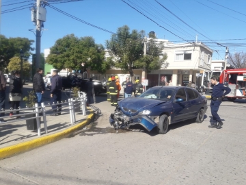 Leones:  chocaron una camioneta y un automóvil sin lesionados