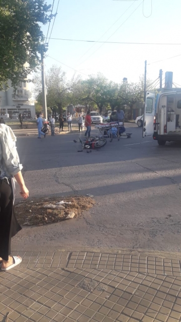 Marcos Juárez: dos accidentes en pocos minutos con motociclistas involucrados