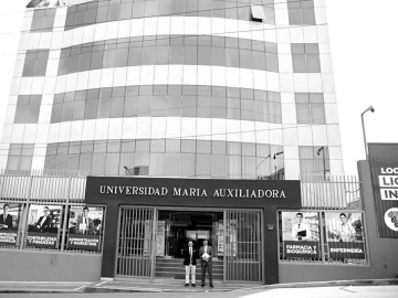 Universidad María Auxiliadora de Lima distinguió al Dr. Daniel Passerini