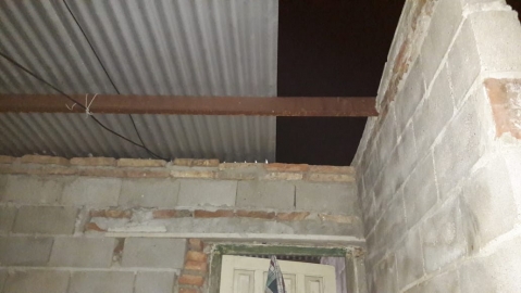 Leones: una familia fue evacuada por el viento que se llevó parte del techo de su vivienda