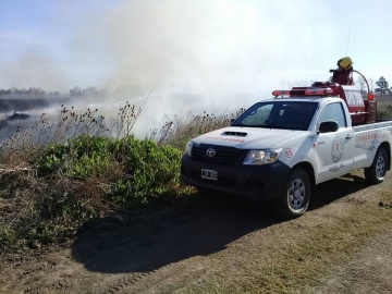 Bomberos de toda la región trabajaron 6 horas en incendio rural al sur de Tortugas
