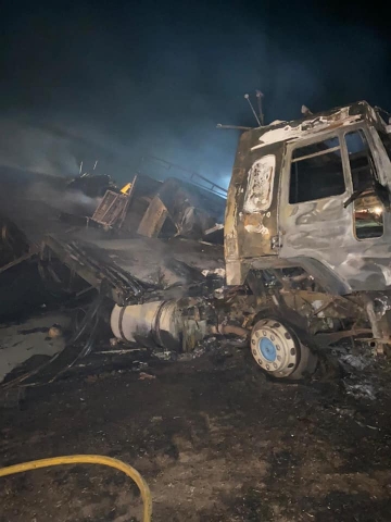 Gral Roca: se quemaron dos camiones en un accidente en autopista