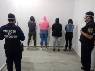 En Leones 9 jóvenes fueron detenidos por participar de una reunión de amigos 