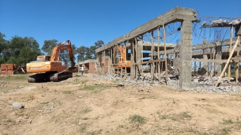 Provincia informa el estado de situación de la demolición de vigas y losas del edificio escuela Proa Marcos Juárez