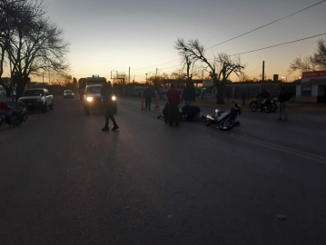 Dos mujeres heridas luego de un choque con automóvil y motocicleta