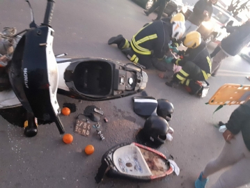 Dos mujeres heridas luego de un choque con automóvil y motocicleta