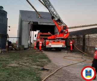 Bomberos trabajaron 9 horas en el incendio de planta de Huinca Cereales