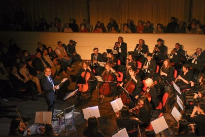 El Coro Polifónico en sus 50 años junto a la Banda Municipal en un concierto inolvidable