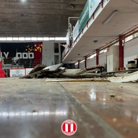 Argentino reacondiciona el piso de la cancha de básquet con una inversión de 2 millones de pesos