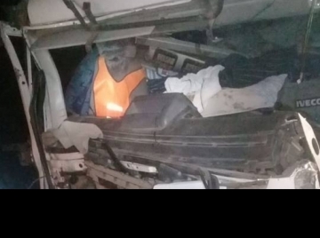 Marcos Juárez: accidente múltiple entre camiones con un conductor fracturado