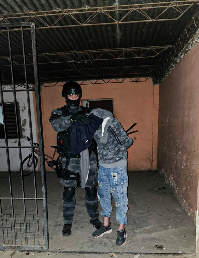 Vendía estupefacientes a metros de una escuela de fútbol y quedó detenido por la FPA