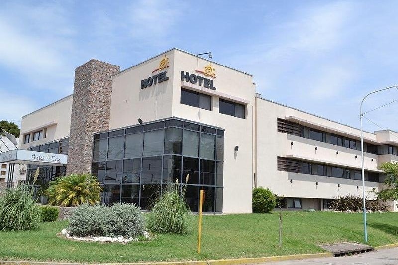 El Hotel Portal del Este se convierte en una residencia para adultos mayores: 