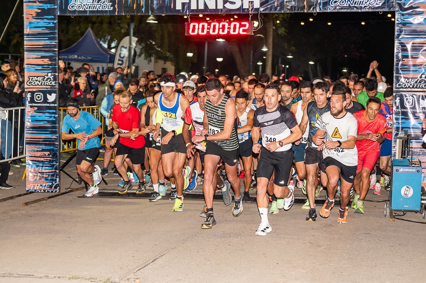Más de 200 corredores participaron de la Maratón Nocturna del Sudeste en Marcos Juárez