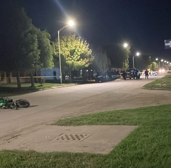 Siniestro fatal: circulaban en una moto robada y chocaron de frente contra una camioneta