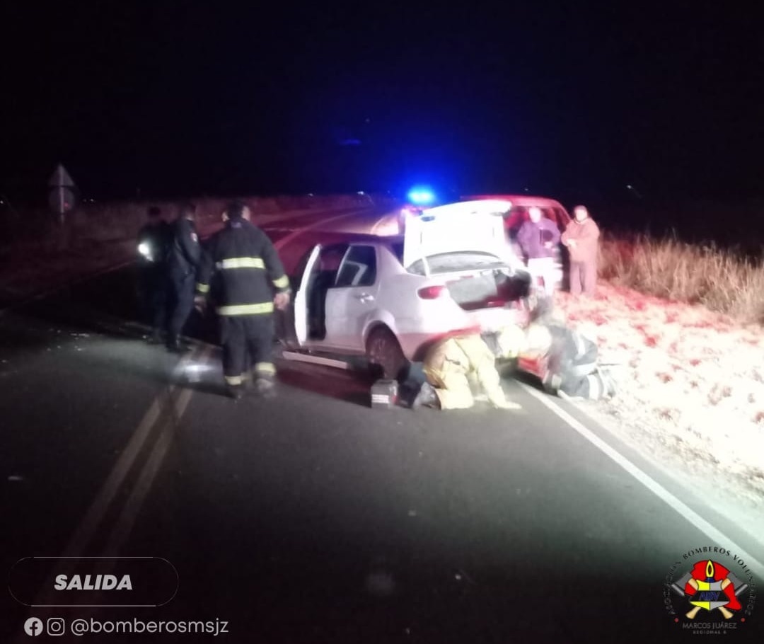 Impactante choque entre camión y auto en circunvalación