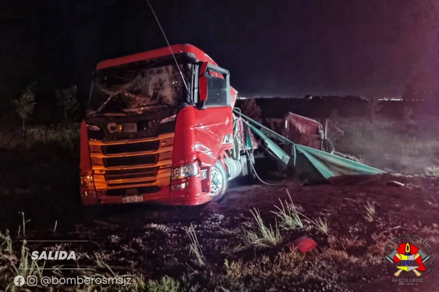 Vuelco en solitario de un camión en el kilómetro 431 de la autopista