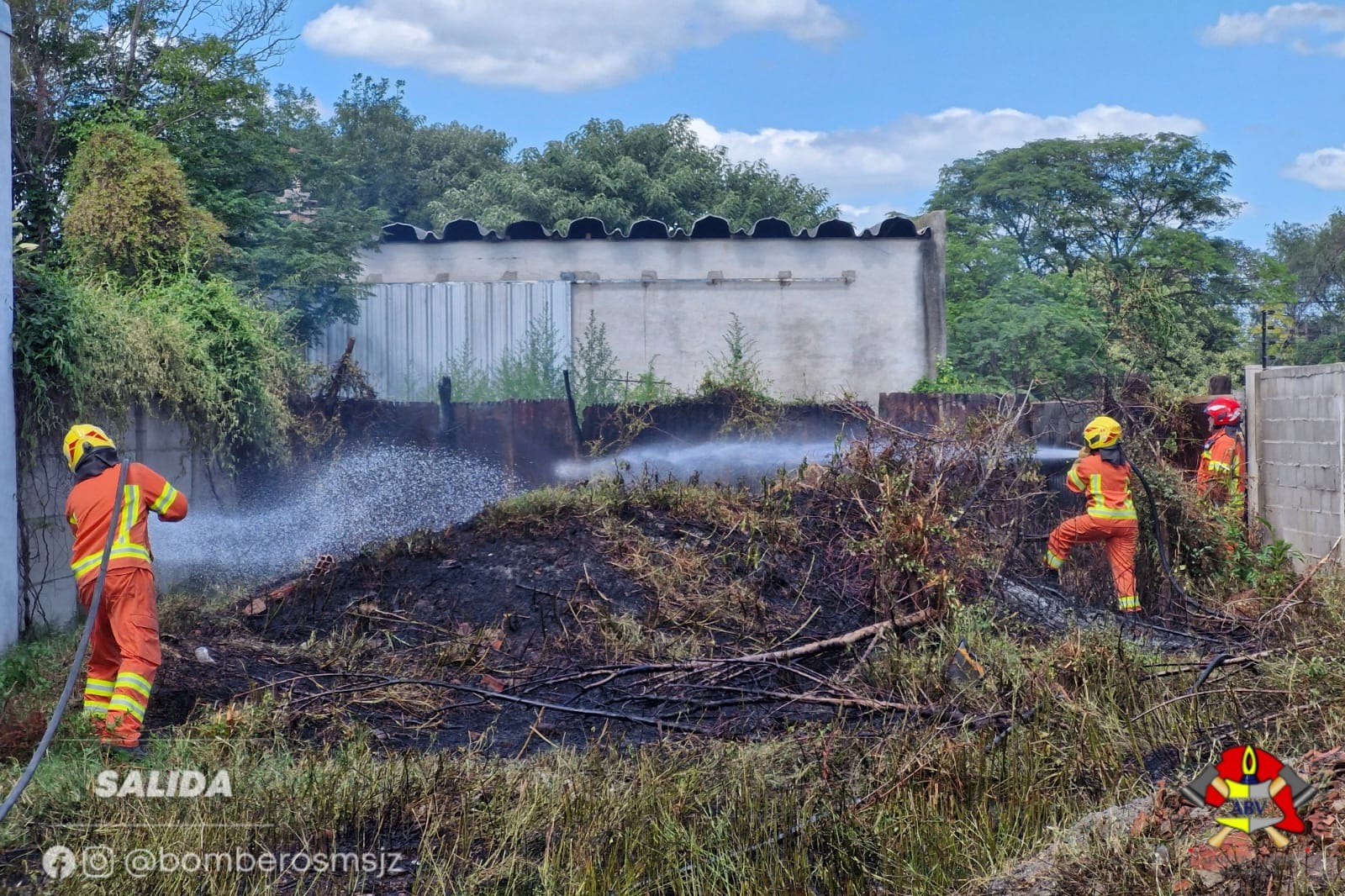 Incendio de pastizales en 19 de octubre al 1200