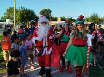 Papá Noel llenó de magia y alegría a Marcos Juárez