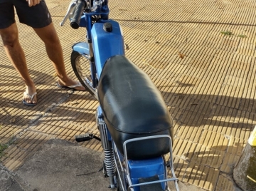 Choque entre moto y bici con un herido en Leones

