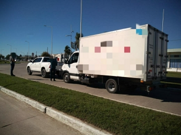 Choque entre camión y camioneta en el arco de Leones

