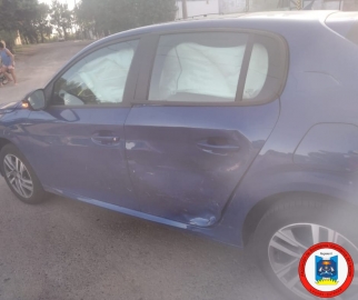 Hombre sufrió traumatismos tras un accidente entre dos autos