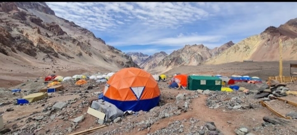 “Es un 50 cabeza, 50 físico”, dijo Cecilia Giouse quien escaló el Aconcagua y fue reconocida por el municipio