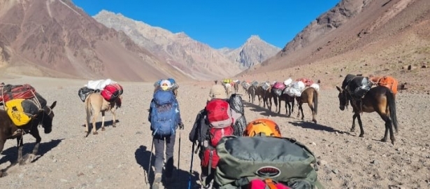 “Es un 50 cabeza, 50 físico”, dijo Cecilia Giouse quien escaló el Aconcagua y fue reconocida por el municipio