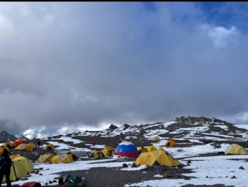 “Es un 50 cabeza, 50 físico”, dijo Cecilia Giouse quien escaló el Aconcagua y fue reconocida por el municipio