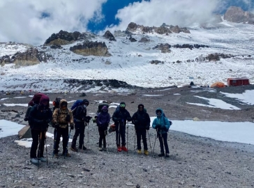 “Es un 50 cabeza, 50 físico”, dijo Cecilia Giouse quien escaló el Aconcagua y fue reconocida por el municipio
