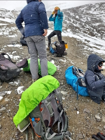 “Es un 50 cabeza, 50 físico”, dijo Cecilia Giouse quien escaló el Aconcagua y fue reconocida por el municipio