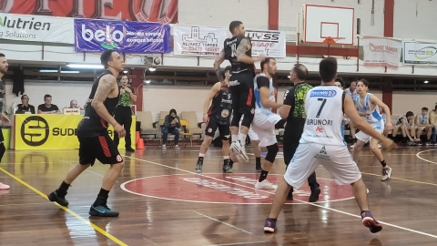 Argentino le ganó el clásico a San Martín por 63 a 57 en el Arón Gerchunoff