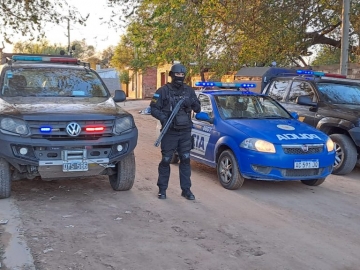 Fuerza policial antinarcótico desbarató un punto de venta en Bell Ville, secuestró estupefacientes y detuvo a una mujer