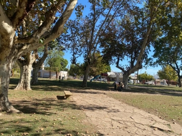 Vecinos reclaman el mal estado de Plaza Sarmiento