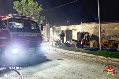 Incendio total de una vivienda en Mansilla al 500