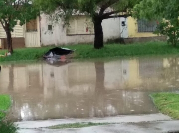 Intensa tormenta provocó daños con destrozos y un corte de energía eléctrica