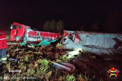 Vuelco en solitario de un camión en el kilómetro 431 de la autopista