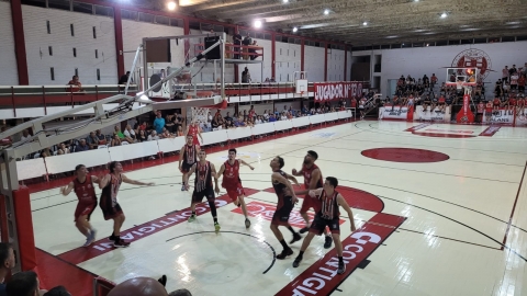 Argentino arrancó perdiendo en su debut en el torneo federal de básquet
